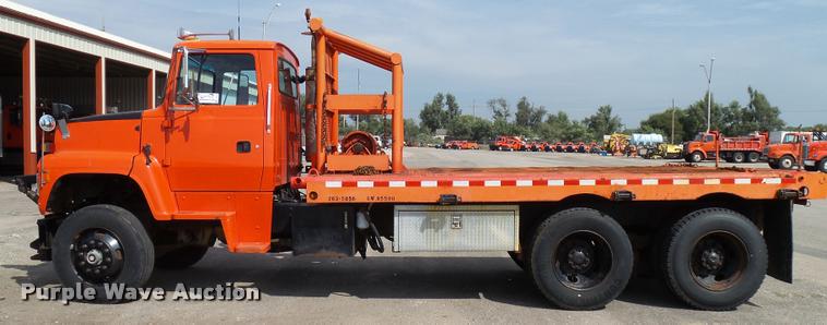 image for item L2674 1997 Ford LNT9000 flatbed truck