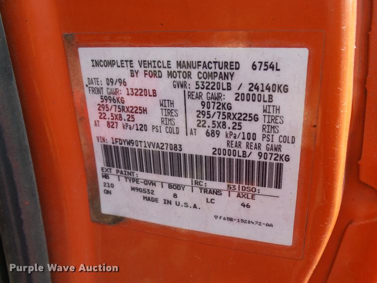 image for item L2674 1997 Ford LNT9000 flatbed truck