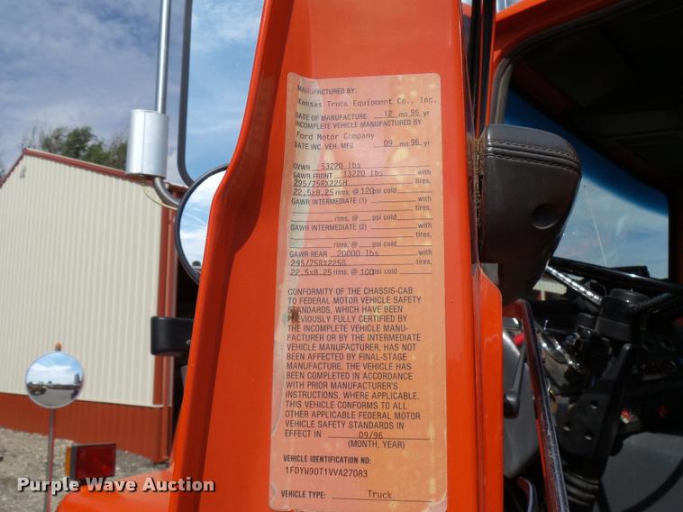 image for item L2674 1997 Ford LNT9000 flatbed truck