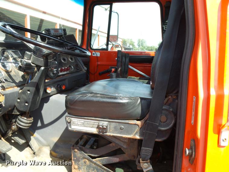 image for item L2674 1997 Ford LNT9000 flatbed truck