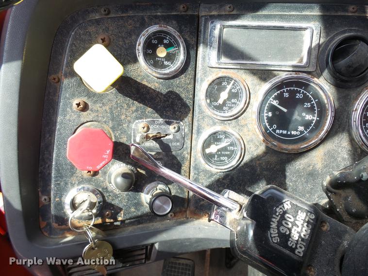 image for item L2674 1997 Ford LNT9000 flatbed truck