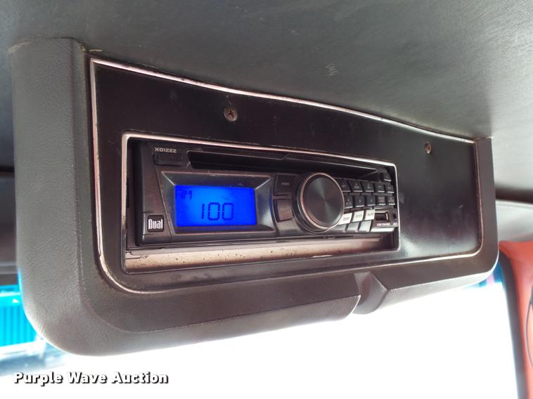 image for item L2674 1997 Ford LNT9000 flatbed truck