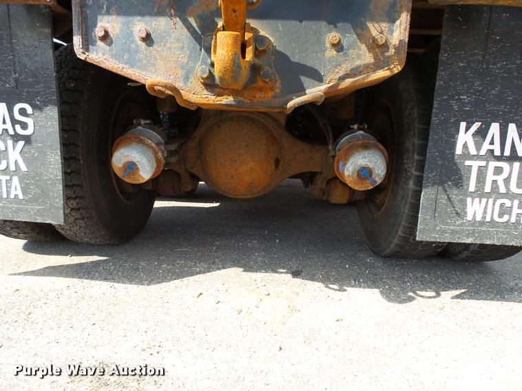 image for item L2674 1997 Ford LNT9000 flatbed truck