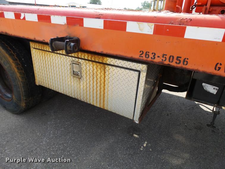 image for item L2674 1997 Ford LNT9000 flatbed truck