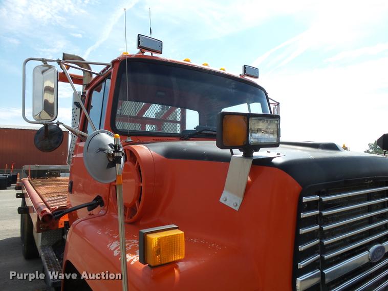 image for item L2674 1997 Ford LNT9000 flatbed truck