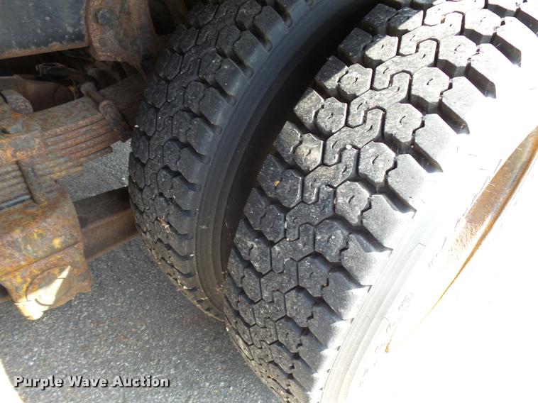 image for item L2674 1997 Ford LNT9000 flatbed truck