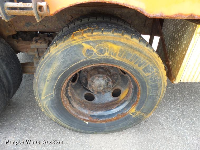 image for item L2674 1997 Ford LNT9000 flatbed truck