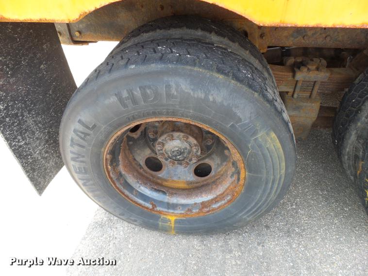 image for item L2674 1997 Ford LNT9000 flatbed truck