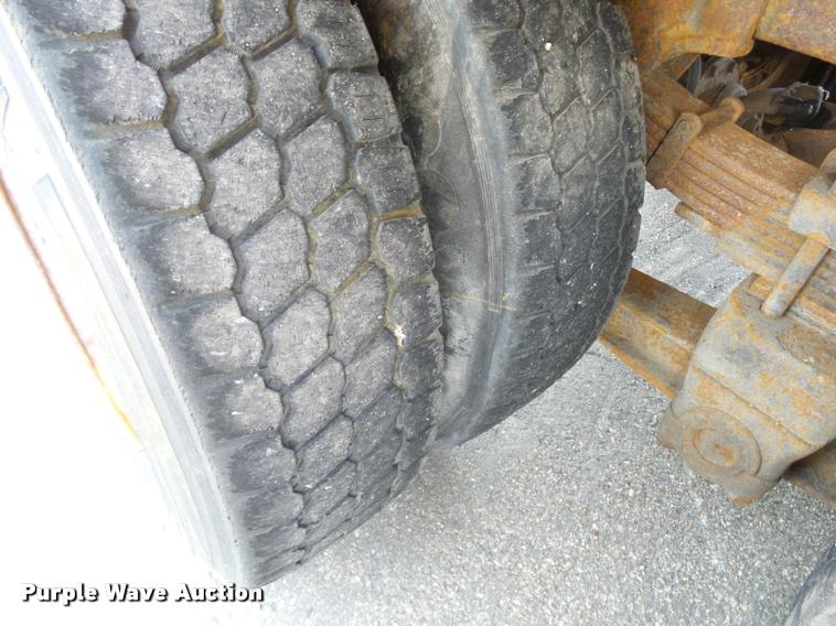 image for item L2674 1997 Ford LNT9000 flatbed truck