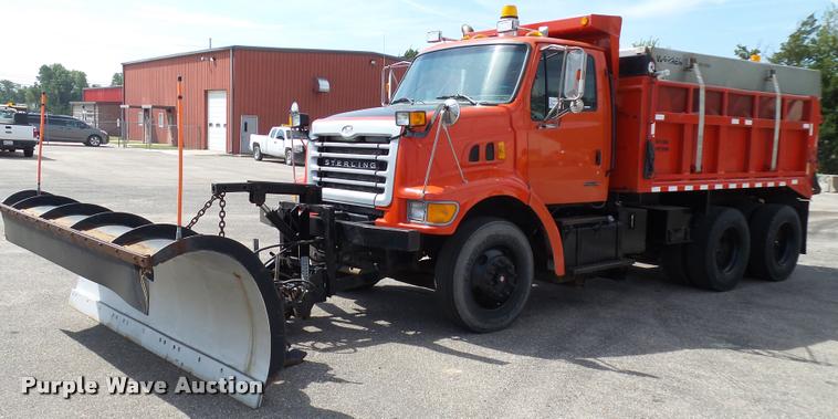 image for item L2675 2001 Sterling L7500 dump truck