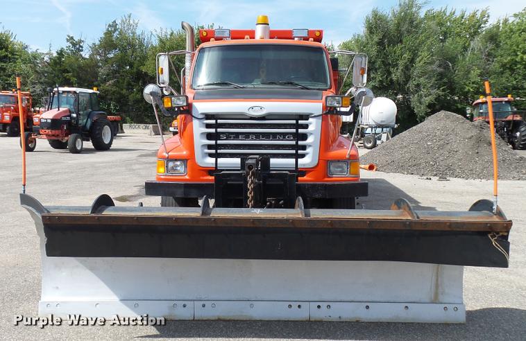 image for item L2675 2001 Sterling L7500 dump truck