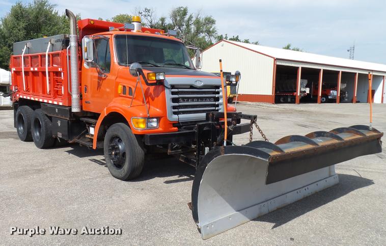 image for item L2675 2001 Sterling L7500 dump truck