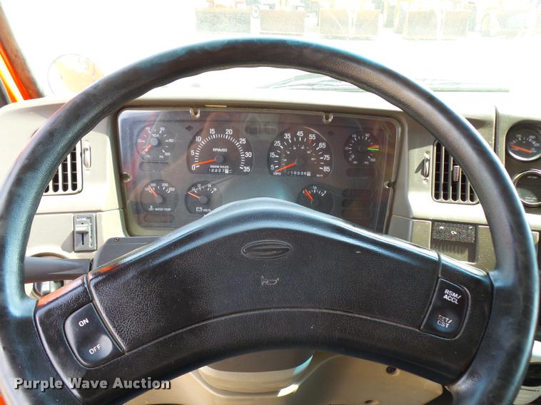 image for item L2675 2001 Sterling L7500 dump truck