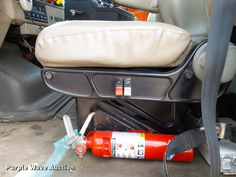 image for item L2675 2001 Sterling L7500 dump truck