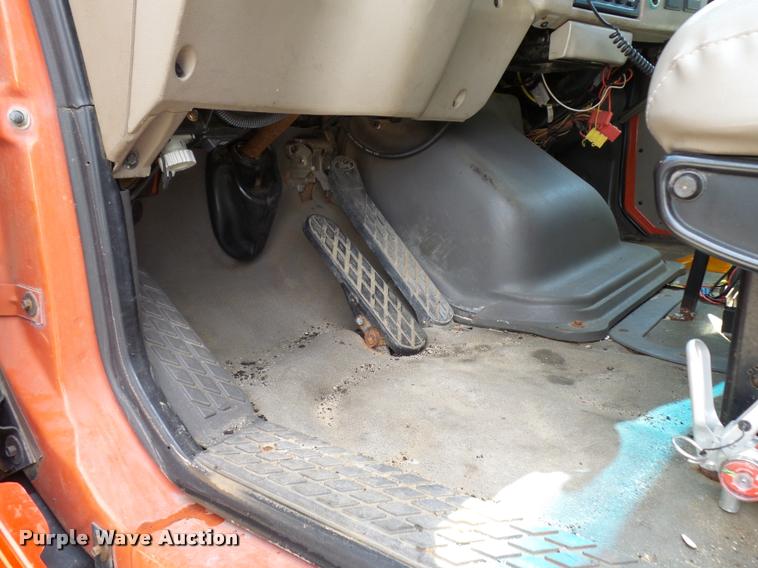 image for item L2675 2001 Sterling L7500 dump truck