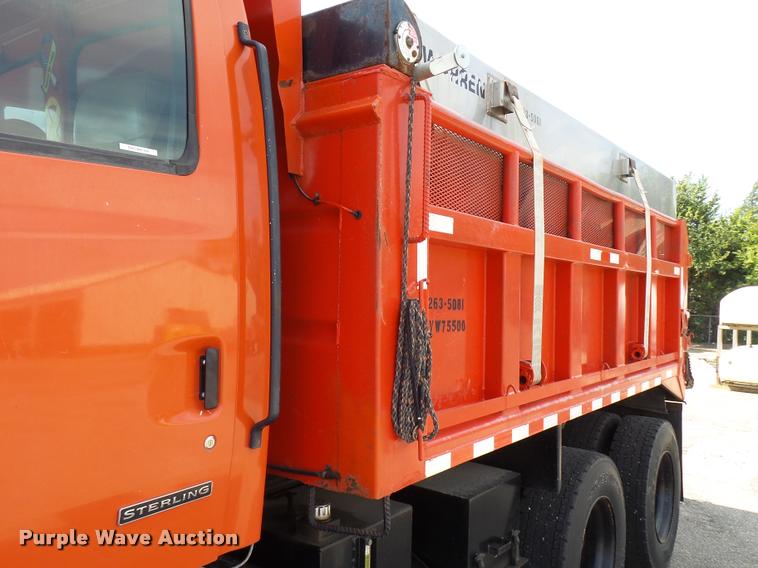 image for item L2675 2001 Sterling L7500 dump truck