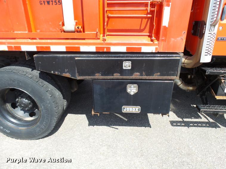 image for item L2675 2001 Sterling L7500 dump truck