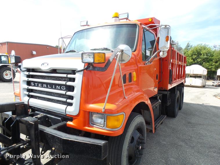 image for item L2675 2001 Sterling L7500 dump truck