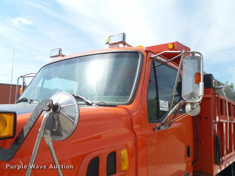 image for item L2675 2001 Sterling L7500 dump truck