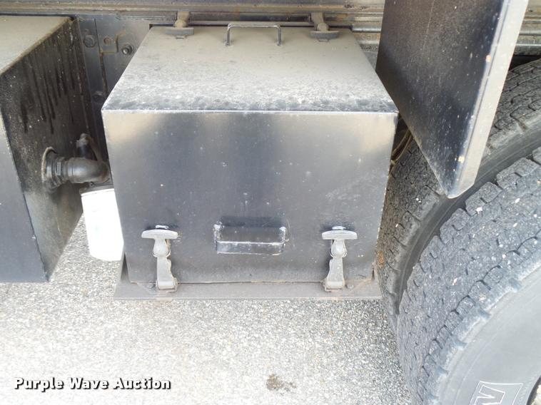 image for item L2675 2001 Sterling L7500 dump truck