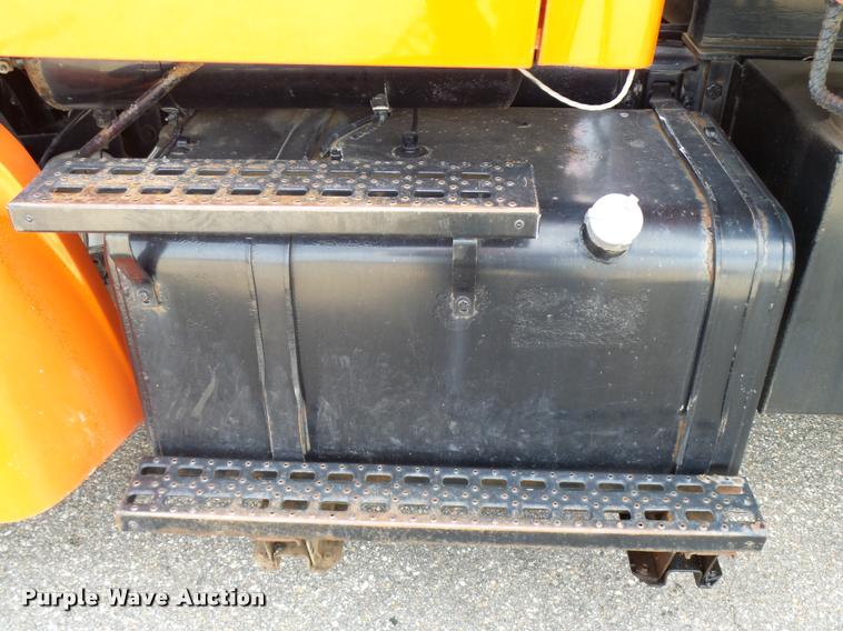 image for item L2675 2001 Sterling L7500 dump truck