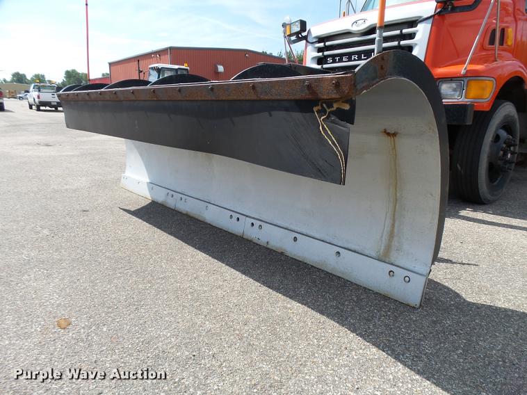 image for item L2675 2001 Sterling L7500 dump truck