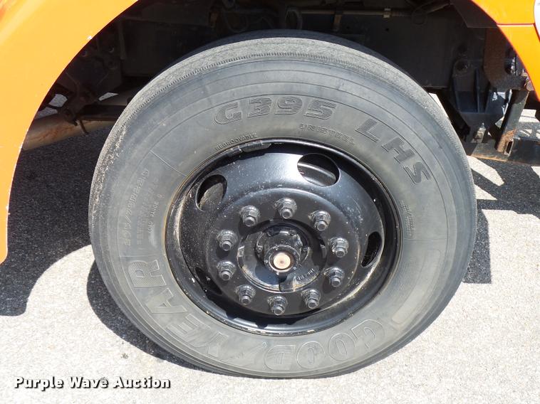 image for item L2675 2001 Sterling L7500 dump truck