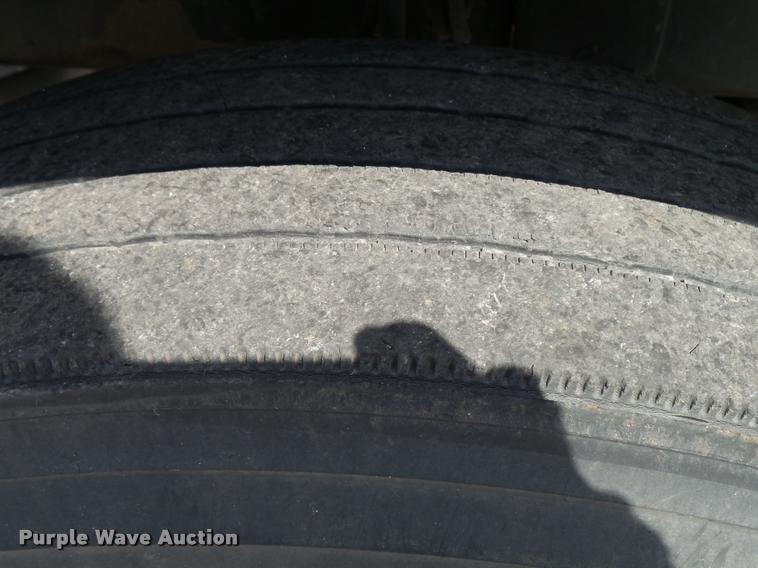 image for item L2675 2001 Sterling L7500 dump truck