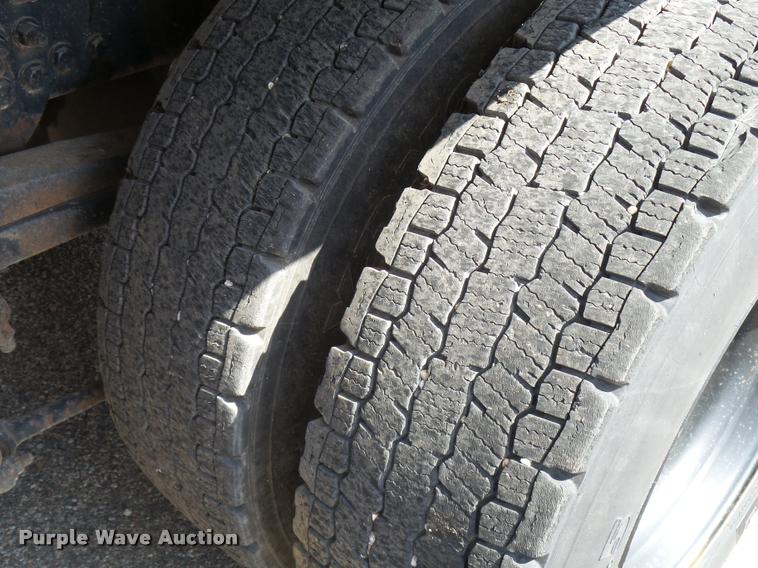 image for item L2675 2001 Sterling L7500 dump truck