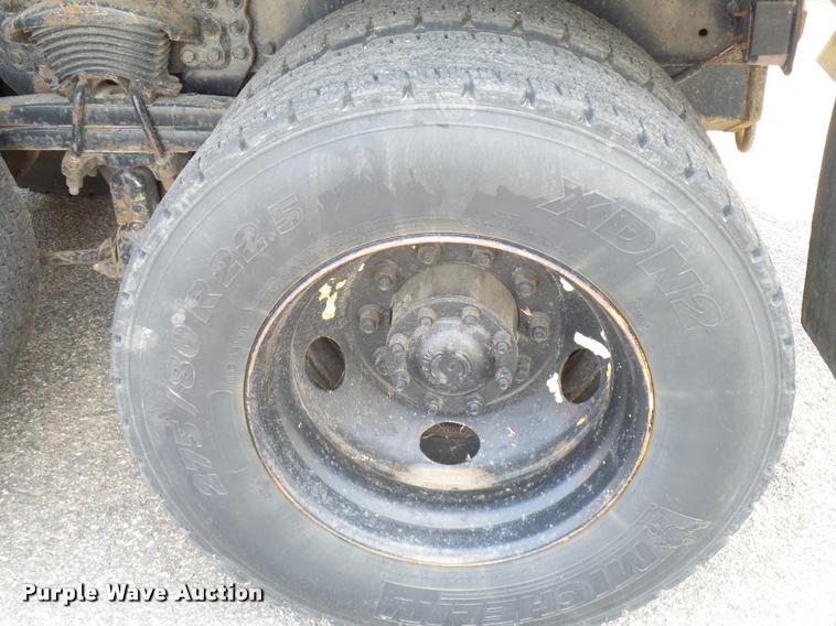 image for item L2675 2001 Sterling L7500 dump truck