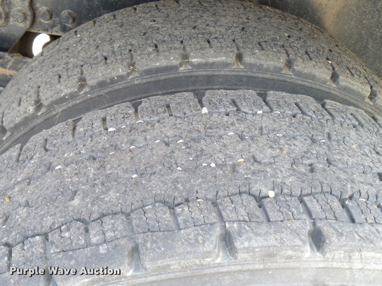 image for item L2675 2001 Sterling L7500 dump truck