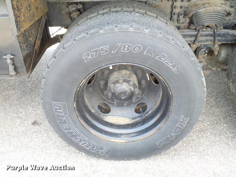 image for item L2675 2001 Sterling L7500 dump truck