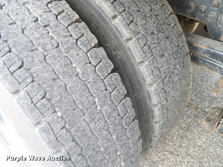 image for item L2675 2001 Sterling L7500 dump truck