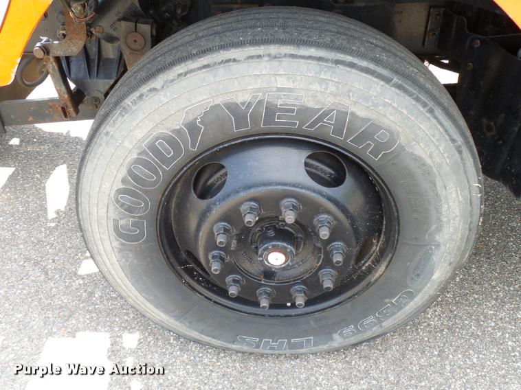 image for item L2675 2001 Sterling L7500 dump truck