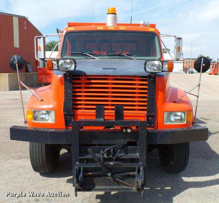 image for item L2685 1997 International 4900 dump truck