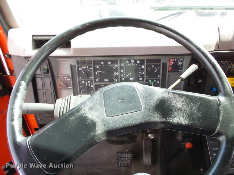 image for item L2685 1997 International 4900 dump truck