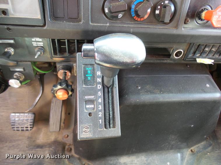 image for item L2685 1997 International 4900 dump truck