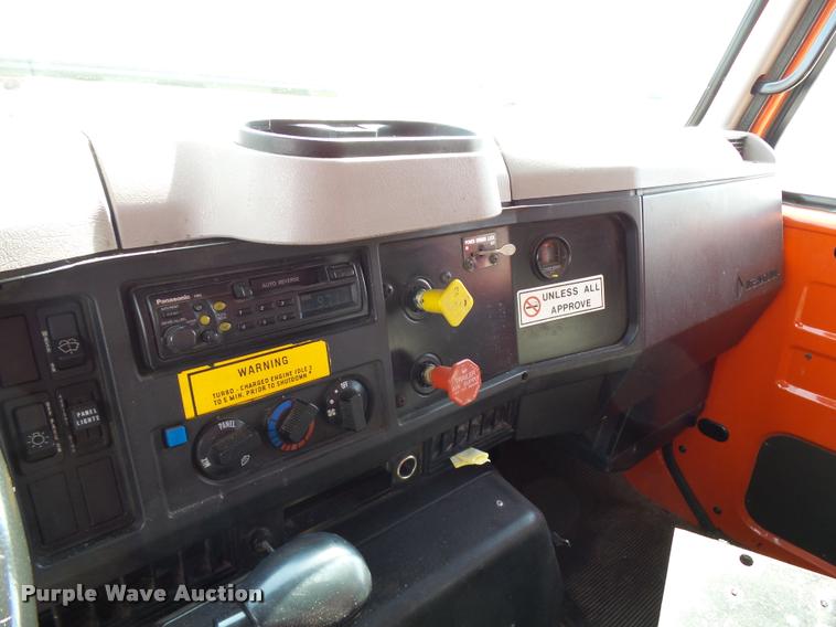 image for item L2685 1997 International 4900 dump truck