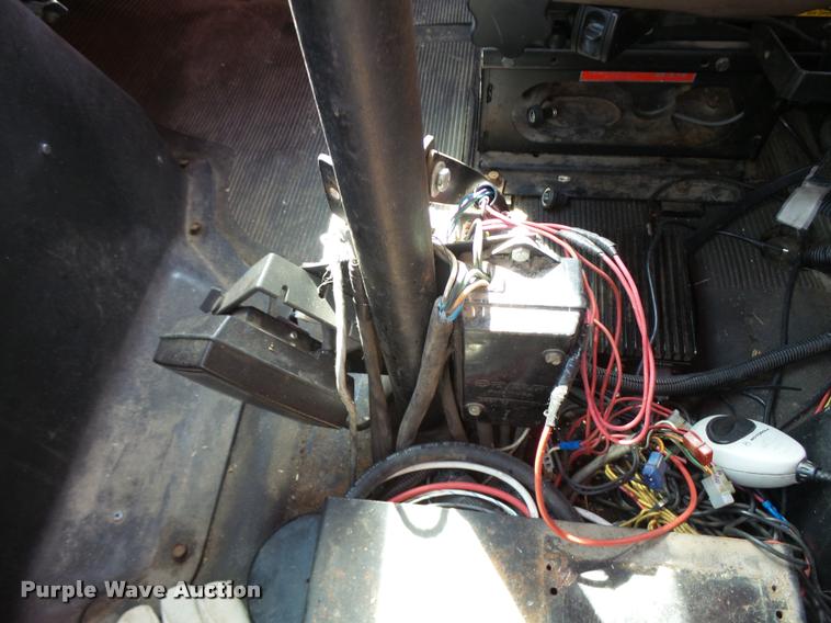 image for item L2685 1997 International 4900 dump truck