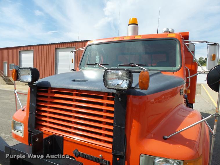 image for item L2685 1997 International 4900 dump truck