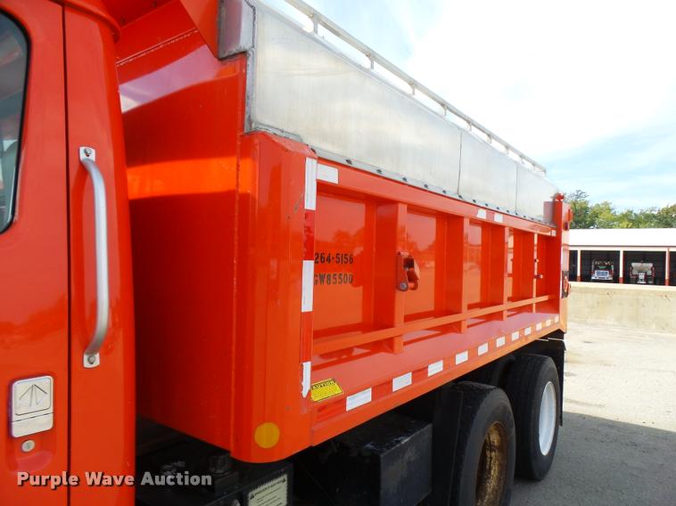 image for item L2685 1997 International 4900 dump truck