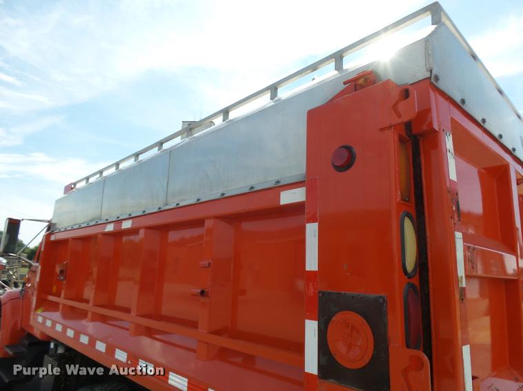 image for item L2685 1997 International 4900 dump truck