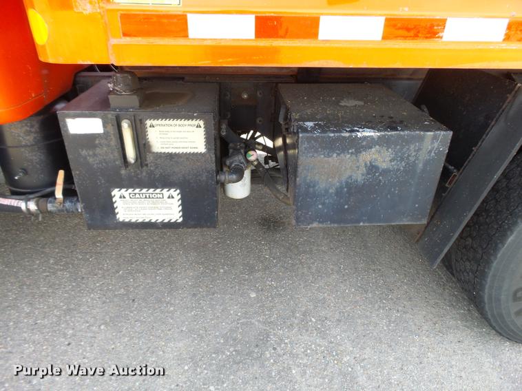 image for item L2685 1997 International 4900 dump truck