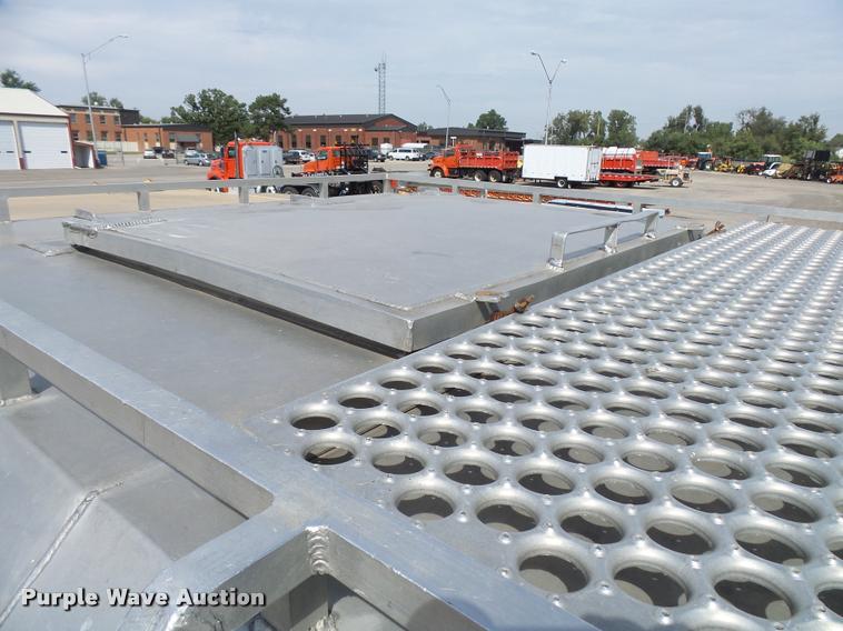 image for item L2685 1997 International 4900 dump truck