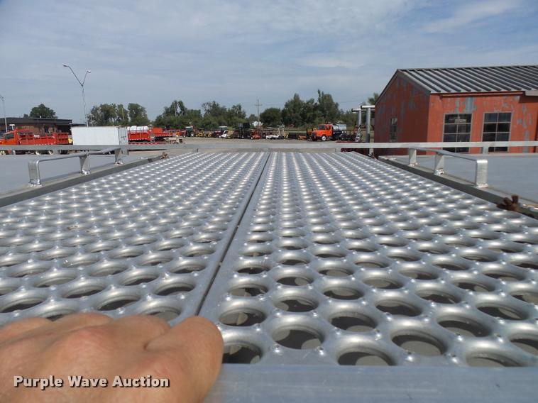 image for item L2685 1997 International 4900 dump truck