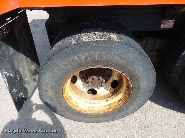 image for item L2685 1997 International 4900 dump truck