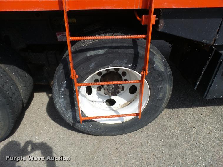 image for item L2685 1997 International 4900 dump truck