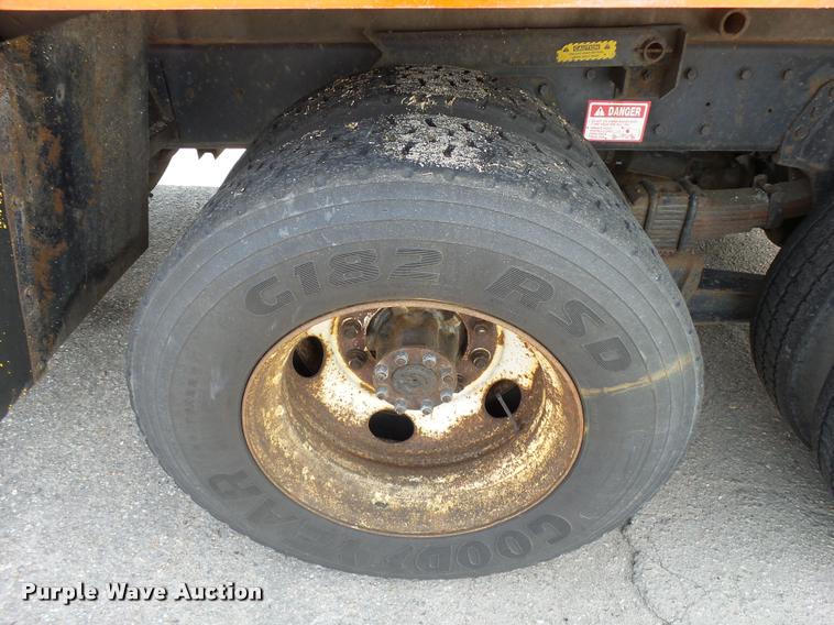 image for item L2685 1997 International 4900 dump truck