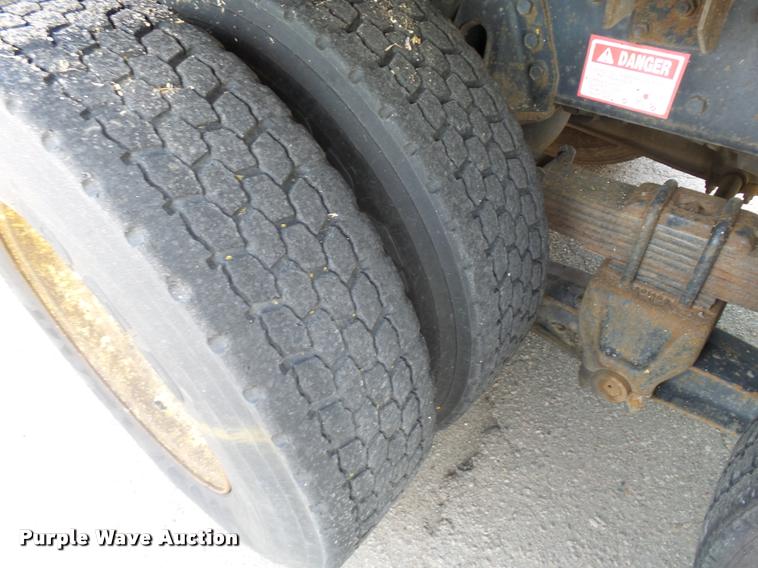 image for item L2685 1997 International 4900 dump truck