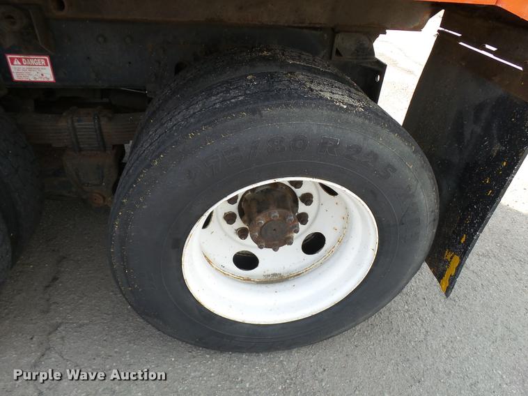 image for item L2685 1997 International 4900 dump truck